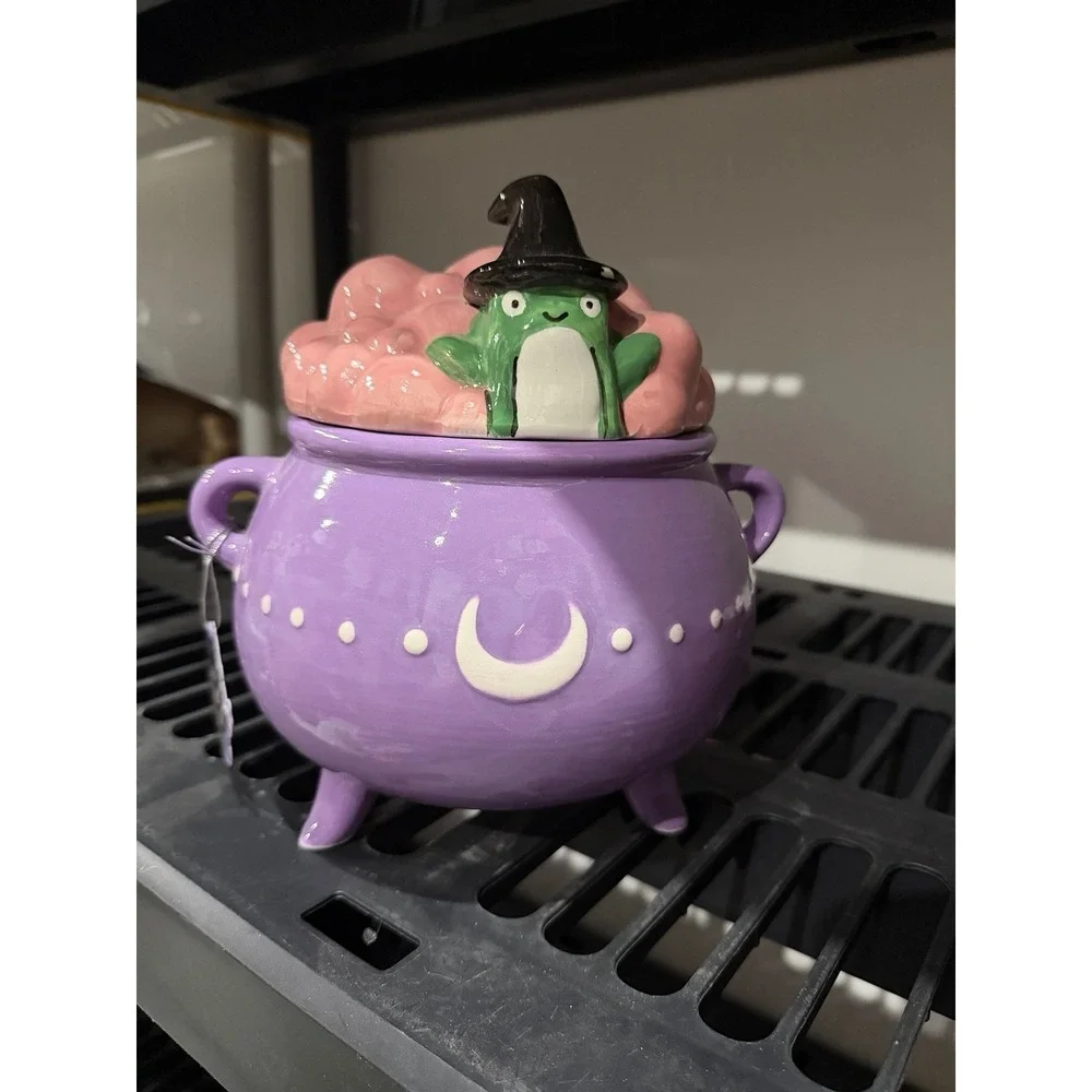 10 Strawberry Street Halloween Purple Cauldron Cookie Jar Witch Frog Hat READ